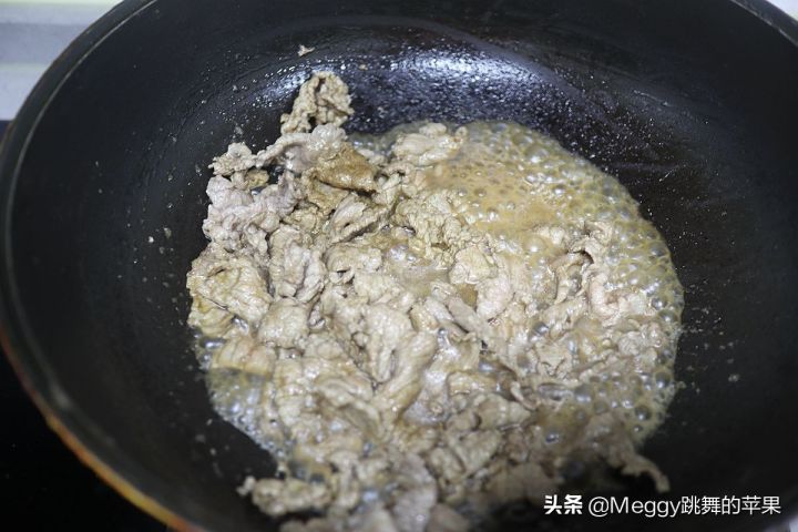 洋葱炒牛肉的做法（好吃又上瘾的洋葱炒牛肉教程）