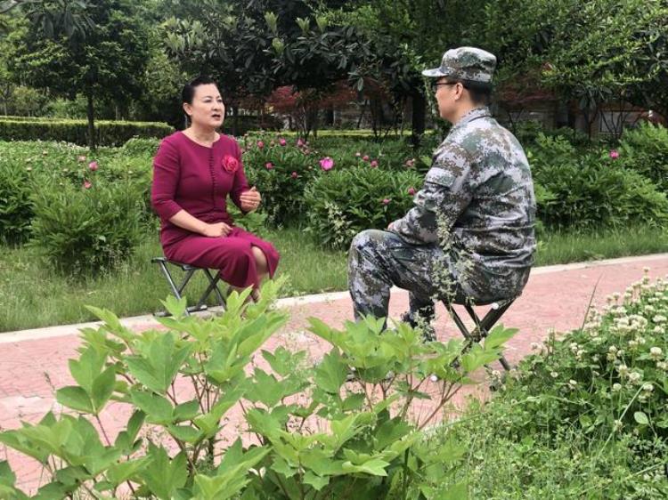 当兵离开家乡「家乡媒体进军营捧红家乡兵」