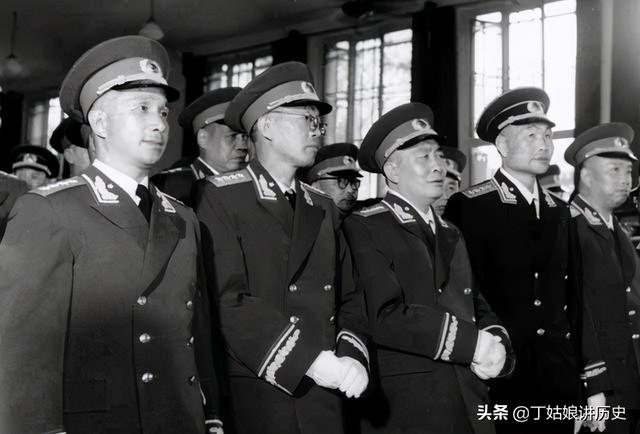 1955年元帅大将名单（十位大将都担任什么职务）(11)