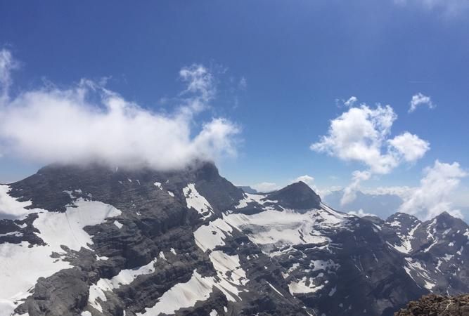 阿尔卑斯山脉的主峰是哪座山峰