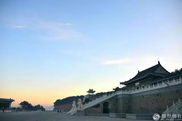 辽宁海城大悲寺要出家人吗（实拍辽宁大悲寺13位净人剃度全程）(1)