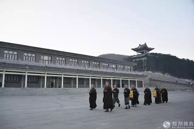 辽宁海城大悲寺要出家人吗（实拍辽宁大悲寺13位净人剃度全程）(14)