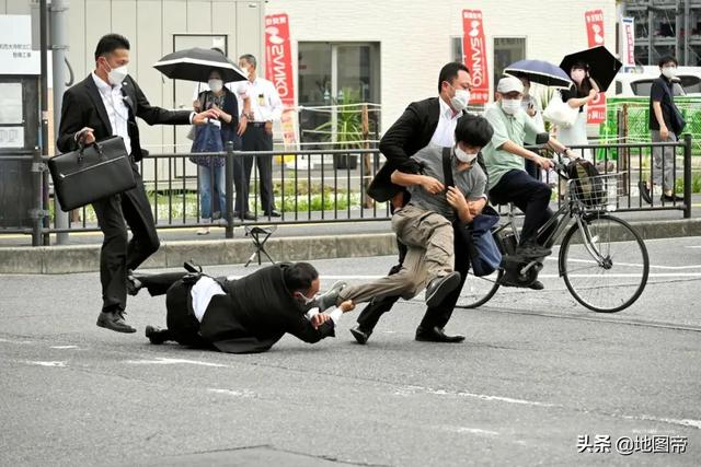 安倍晋三被刺杀时间（安倍晋三遇刺身亡）(2)