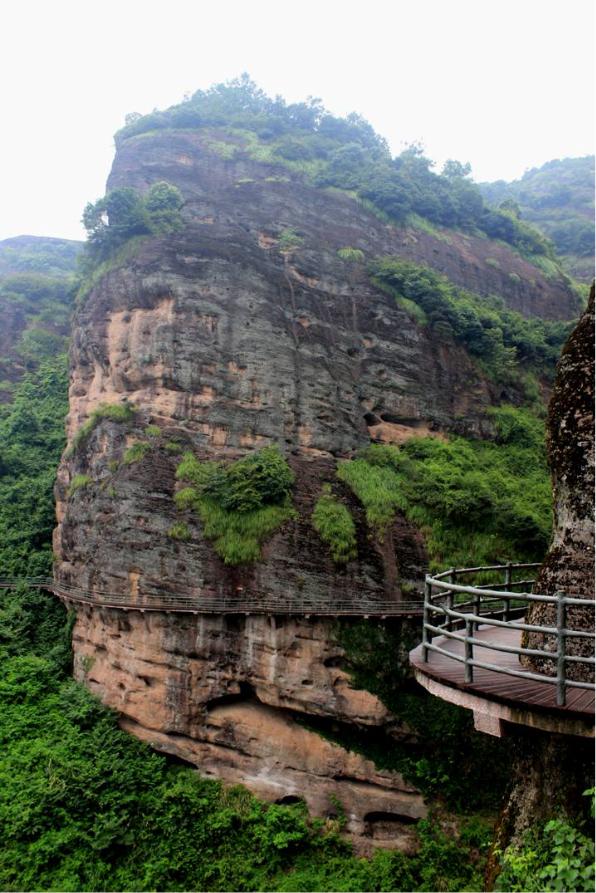 龙虎山在哪个省什么地方_交通线路历史沿革地理环境地形地貌气候特点水文特征