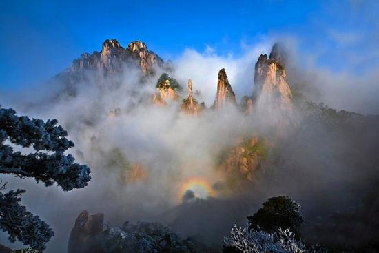 第三天：赣州--龙南（含上龙天湖、八卦岩）—南丰（含三清山景区）