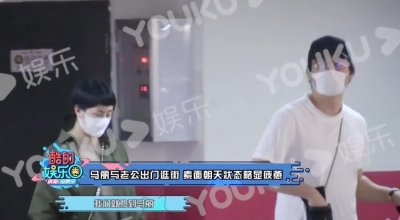 ​马丽与小11岁老公出街，身材臃肿显疲惫，许文赫频频回头看妻子