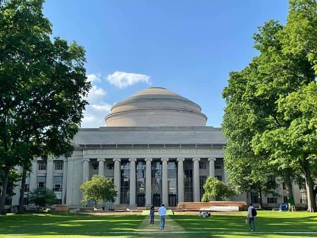 美国最好的大学排名前十的名字（美国十大名牌大学）