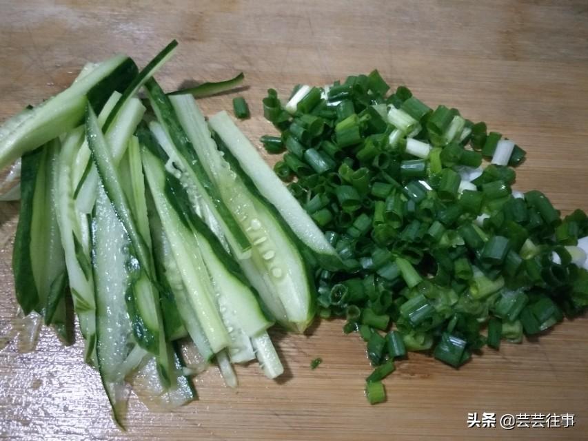 干凉皮要泡多久才能食用(干凉皮泡发的正确方法和时间)