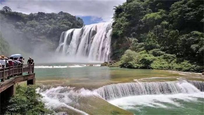 亚洲最有名的瀑布公园，耗资11亿建立而成，就位于昆明