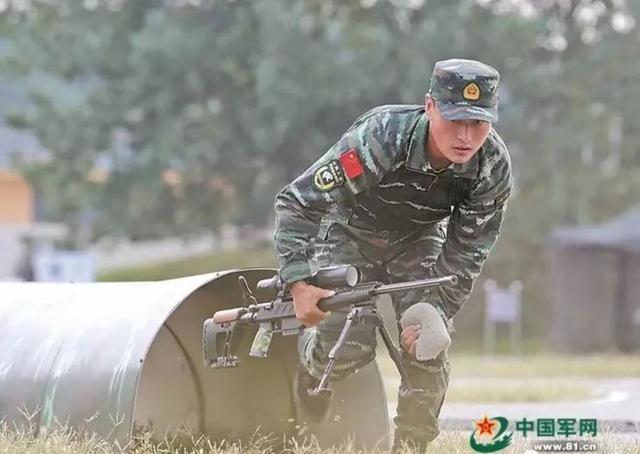 武警特战装备的T5000狙击枪，精度达0.5MOA，今又出新型号