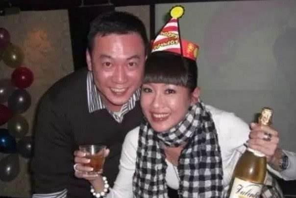 她是TVB长腿女神，35岁嫁大7岁富商，如今40岁成人生赢家