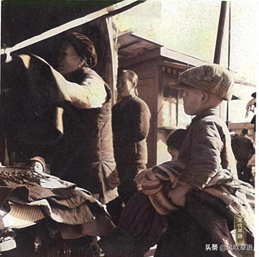 北京东四牌楼：1938年隆福寺庙会之所见，有只鹅太机智了