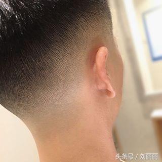 最新“周边光”男士发型16款，帅炸了